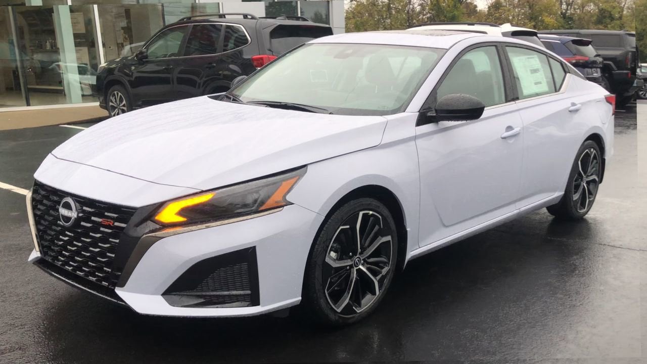 2025 Nissan Altima SR Photo in Danville, KY 40422