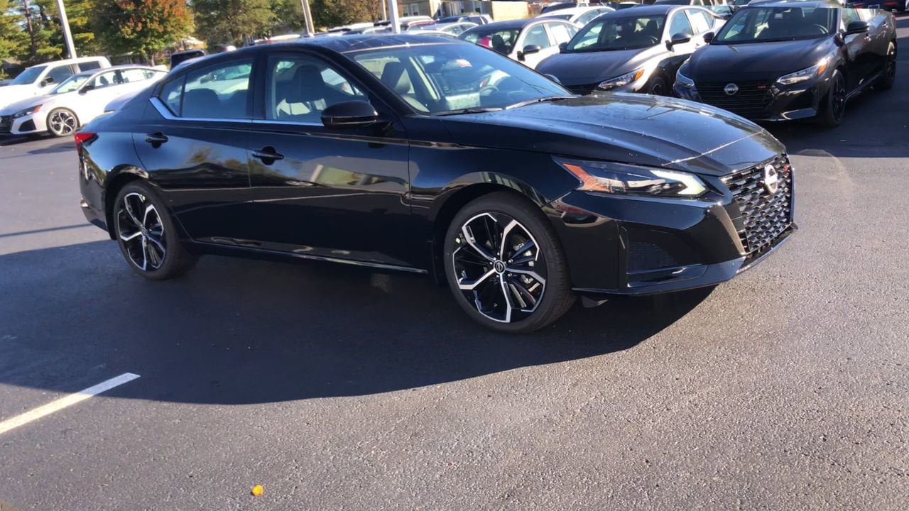 2025 Nissan Altima SR Photo in Danville, KY 40422