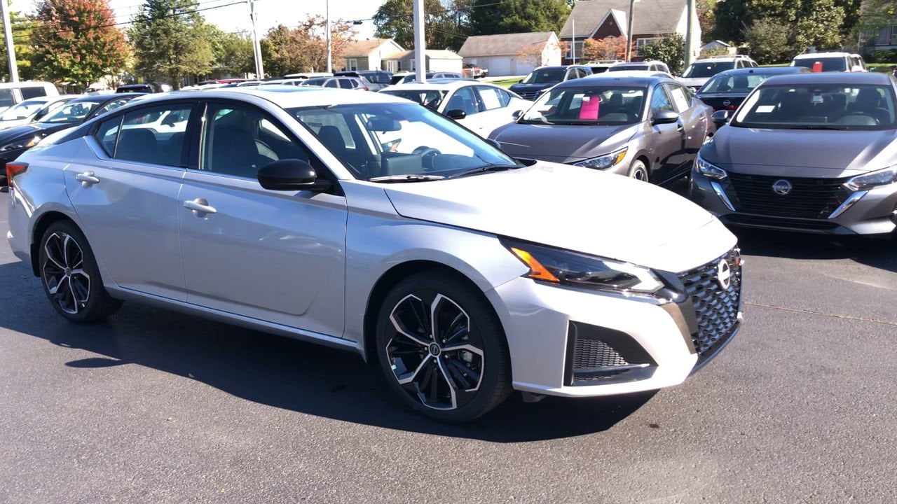 2025 Nissan Altima SR Photo in Danville, KY 40422