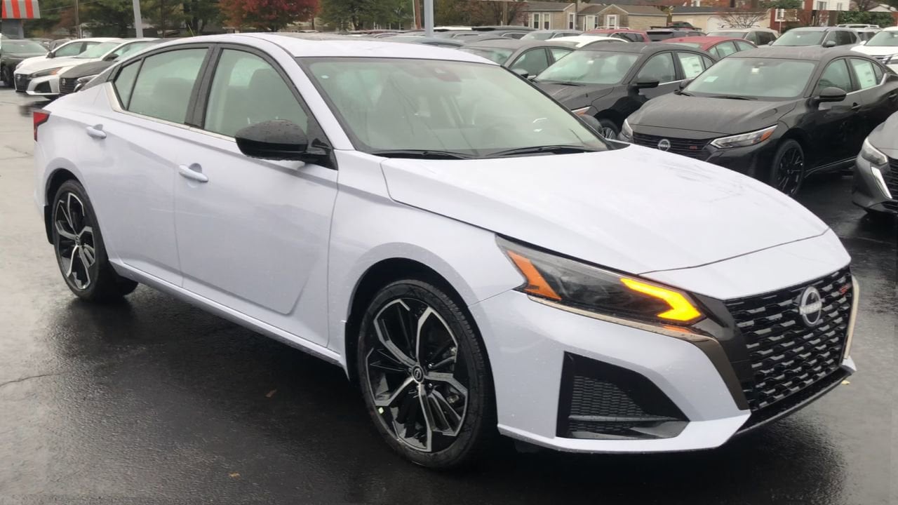 2025 Nissan Altima SR Photo in Danville, KY 40422
