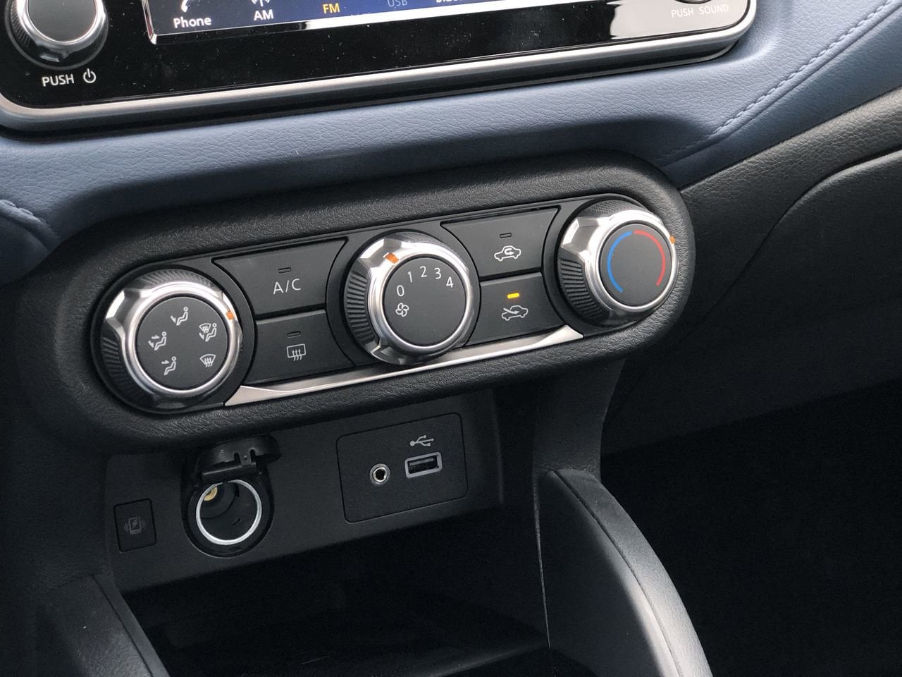 New 2025 Nissan Versa SV - photo - 27