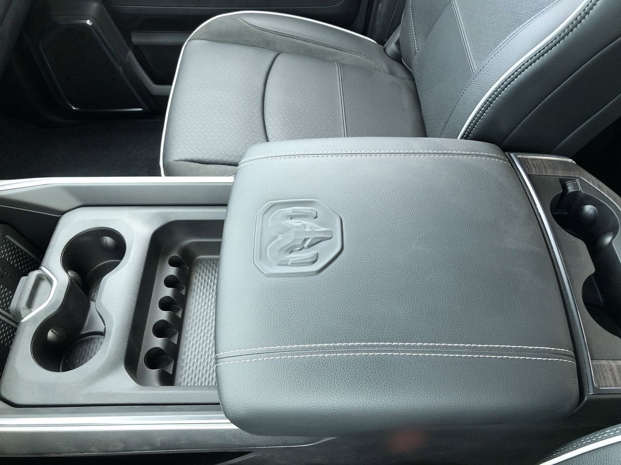 New 2026 Ram 2500 Laramie - photo - 24