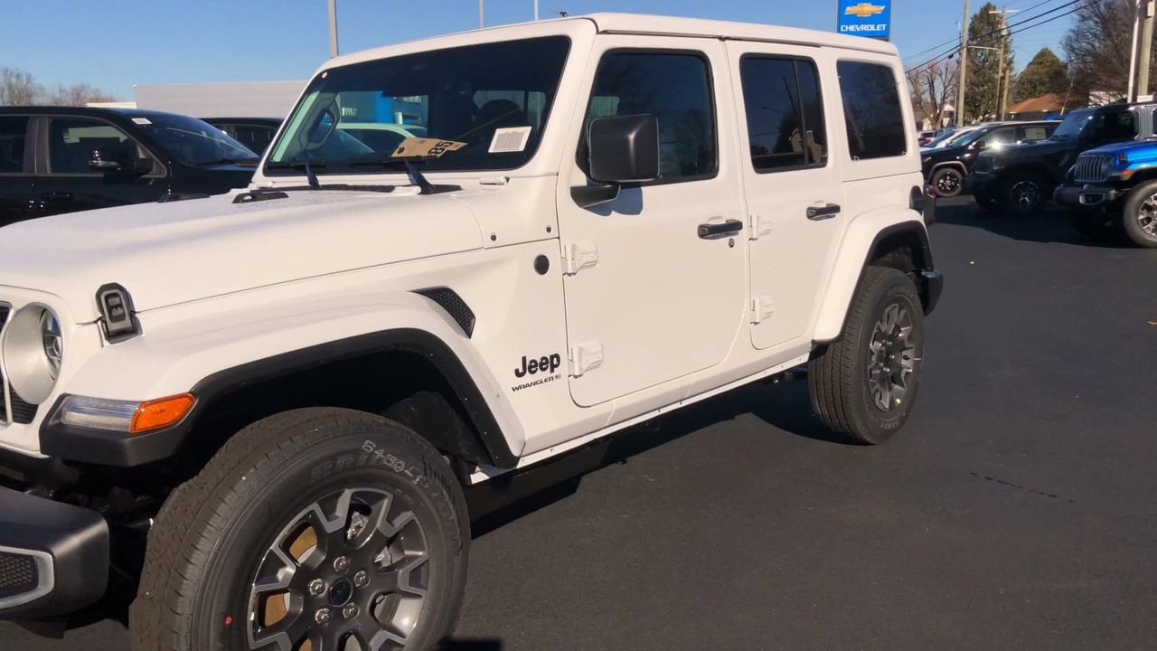 New 2026 Jeep Wrangler Sahara - photo - 3