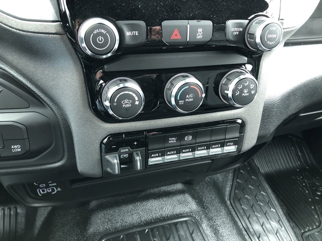 New 2026 Ram 3500 Chassis Cab Tradesman - photo - 27