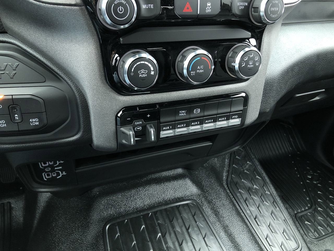 New 2026 Ram 3500 Chassis Cab Tradesman - photo - 19