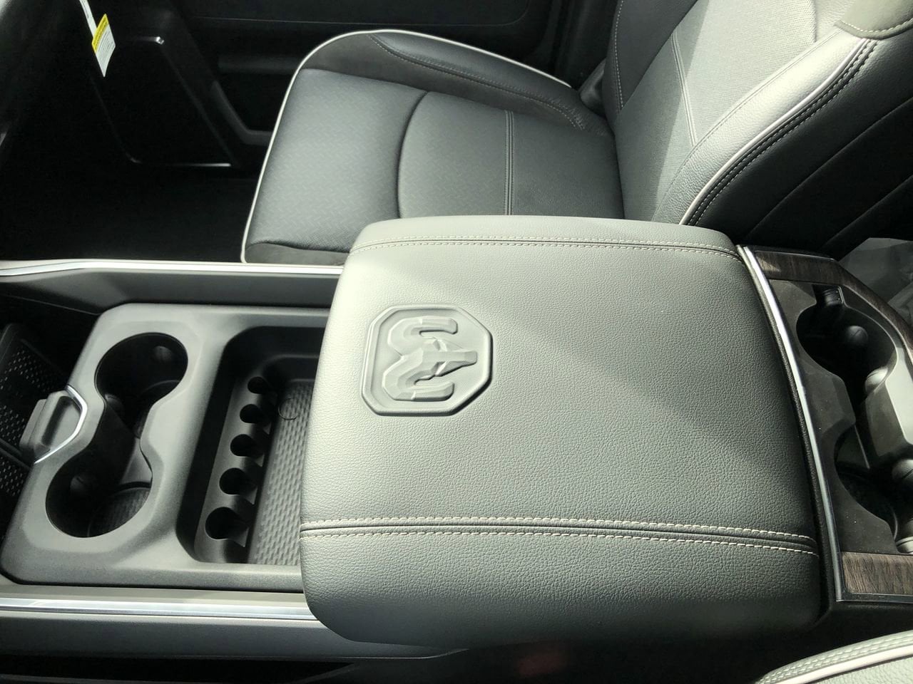 New 2026 Ram 2500 Laramie - photo - 24