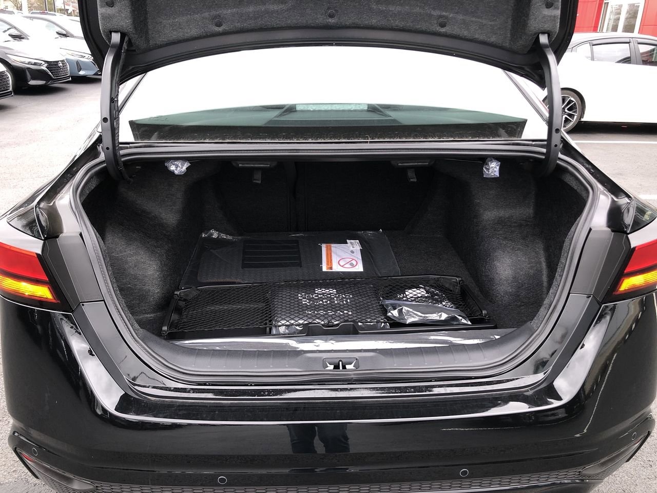 New 2025 Nissan Altima SR - photo - 16