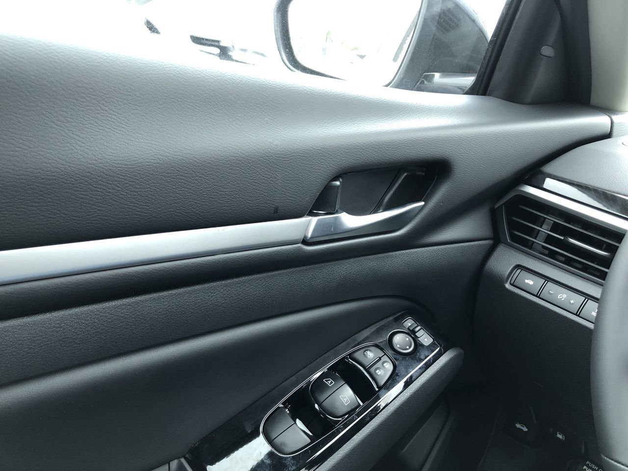 New 2025 Nissan Altima SR - photo - 20