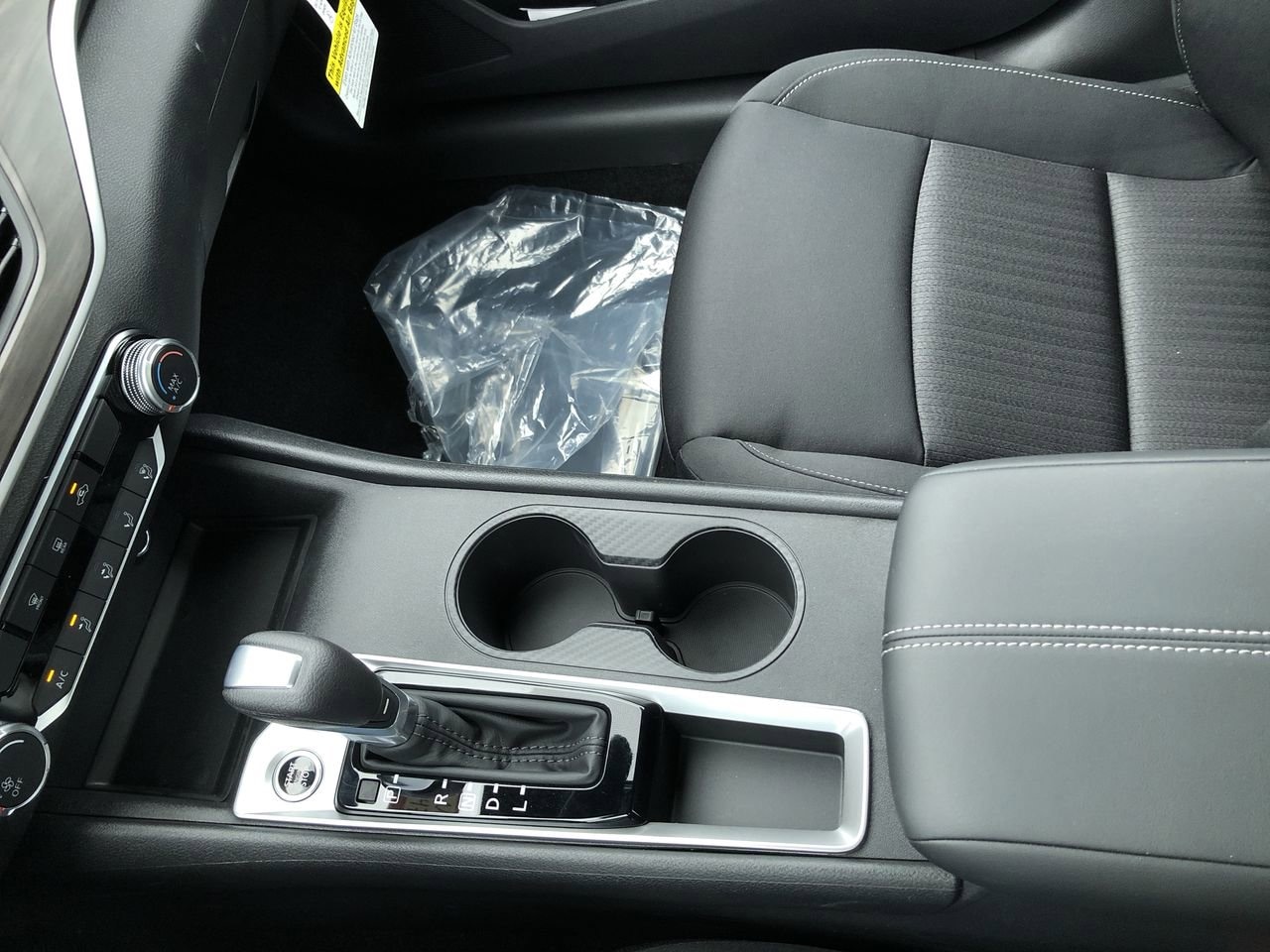 New 2025 Nissan Altima SV - photo - 25