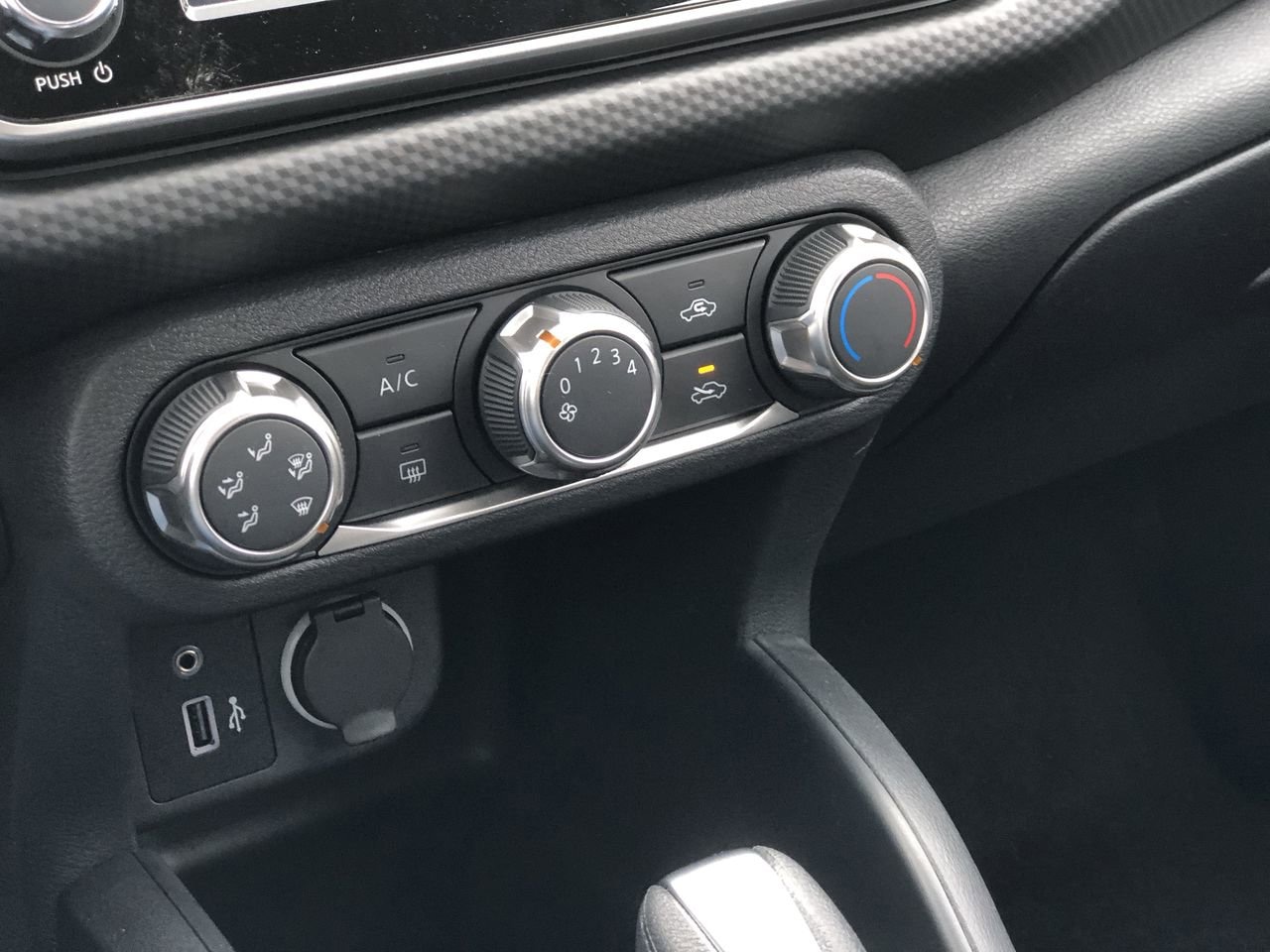 New 2025 Nissan Kicks Play S - photo - 28