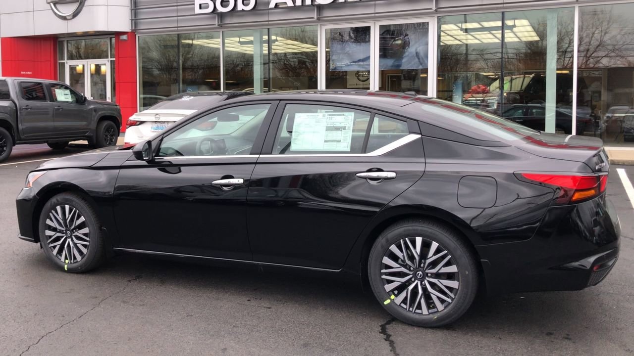 New 2025 Nissan Altima SV - photo - 4