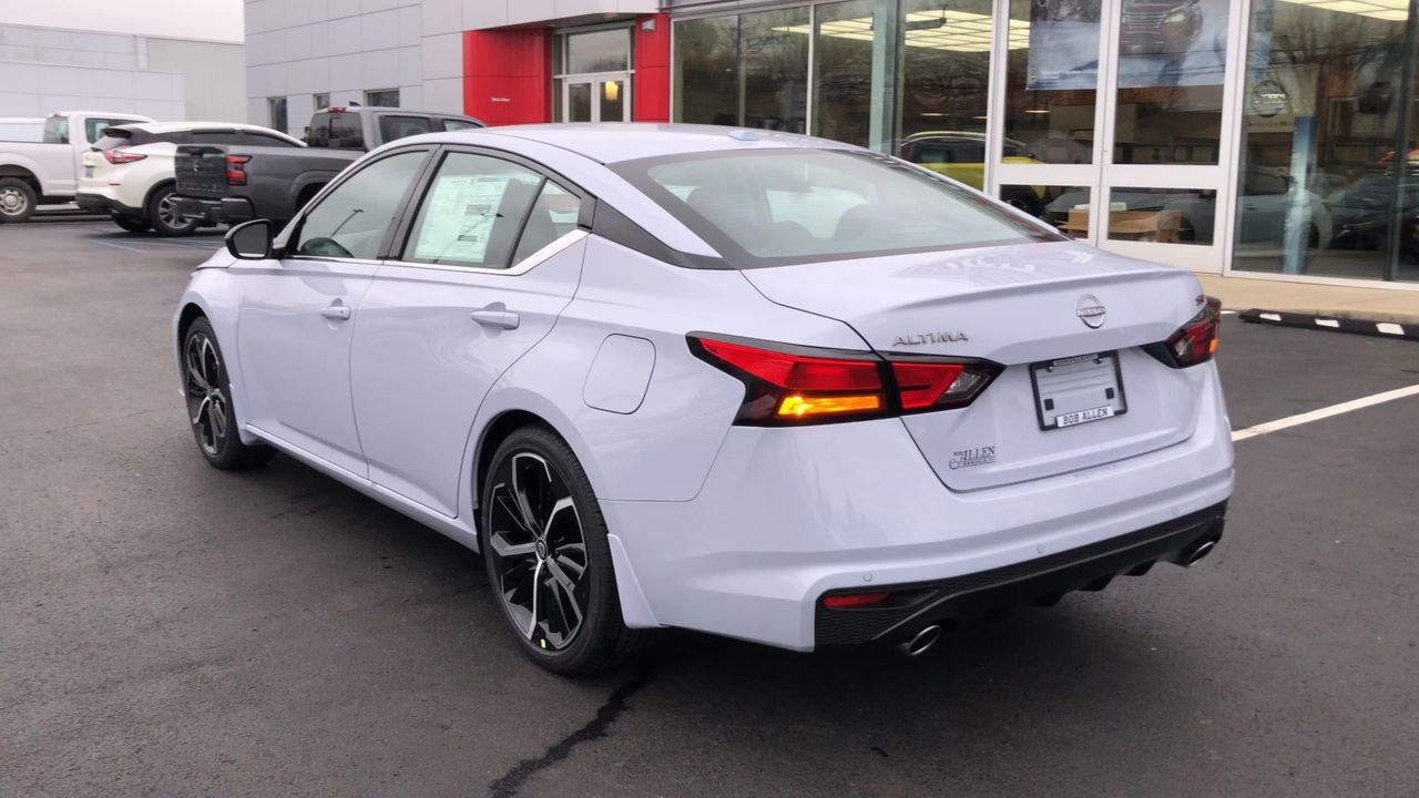 New 2025 Nissan Altima SR - photo - 5