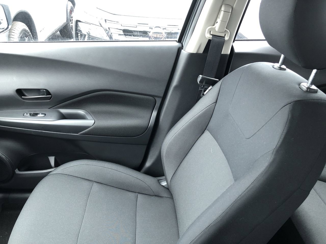 New 2025 Nissan Kicks Play S - photo - 29