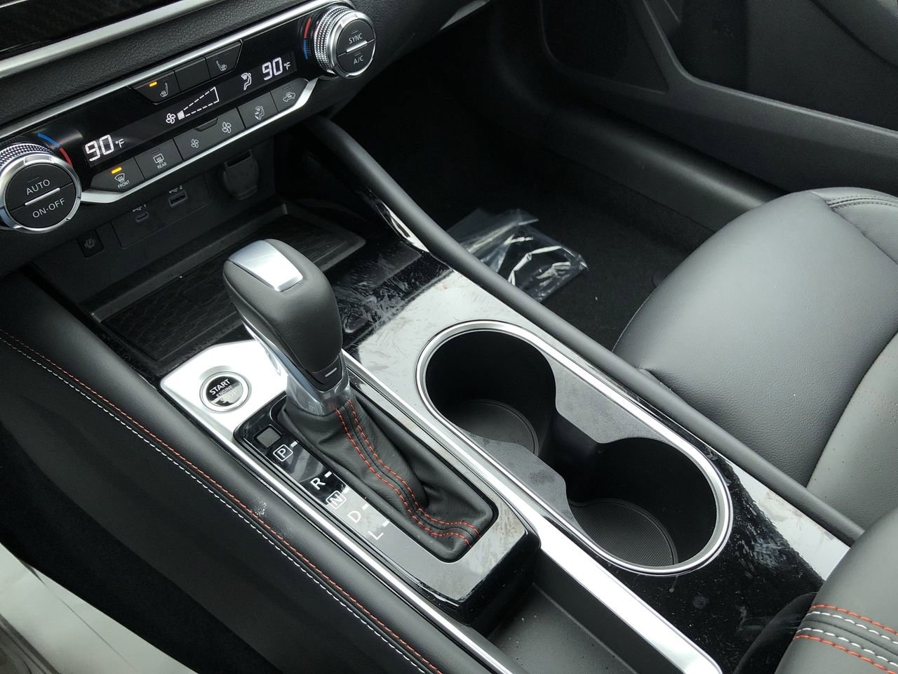 New 2025 Nissan Altima SR - photo - 26