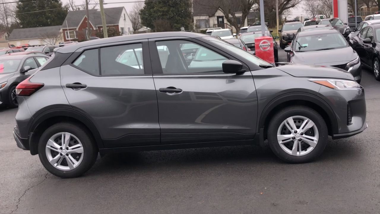 New 2025 Nissan Kicks Play S - photo - 8