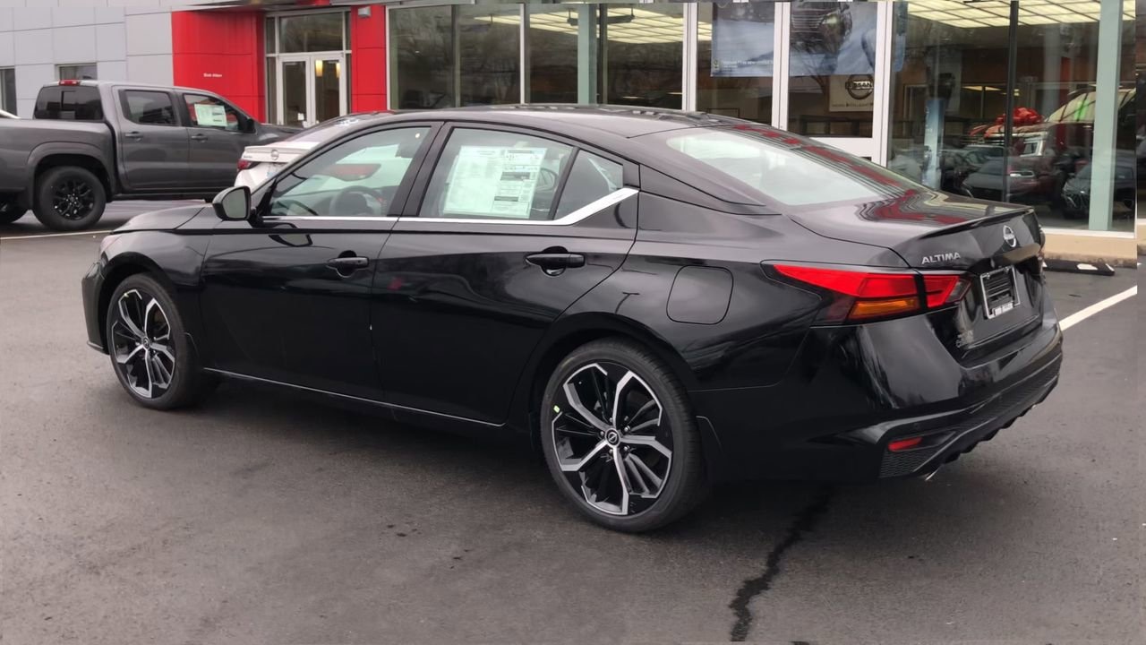New 2025 Nissan Altima SR - photo - 5