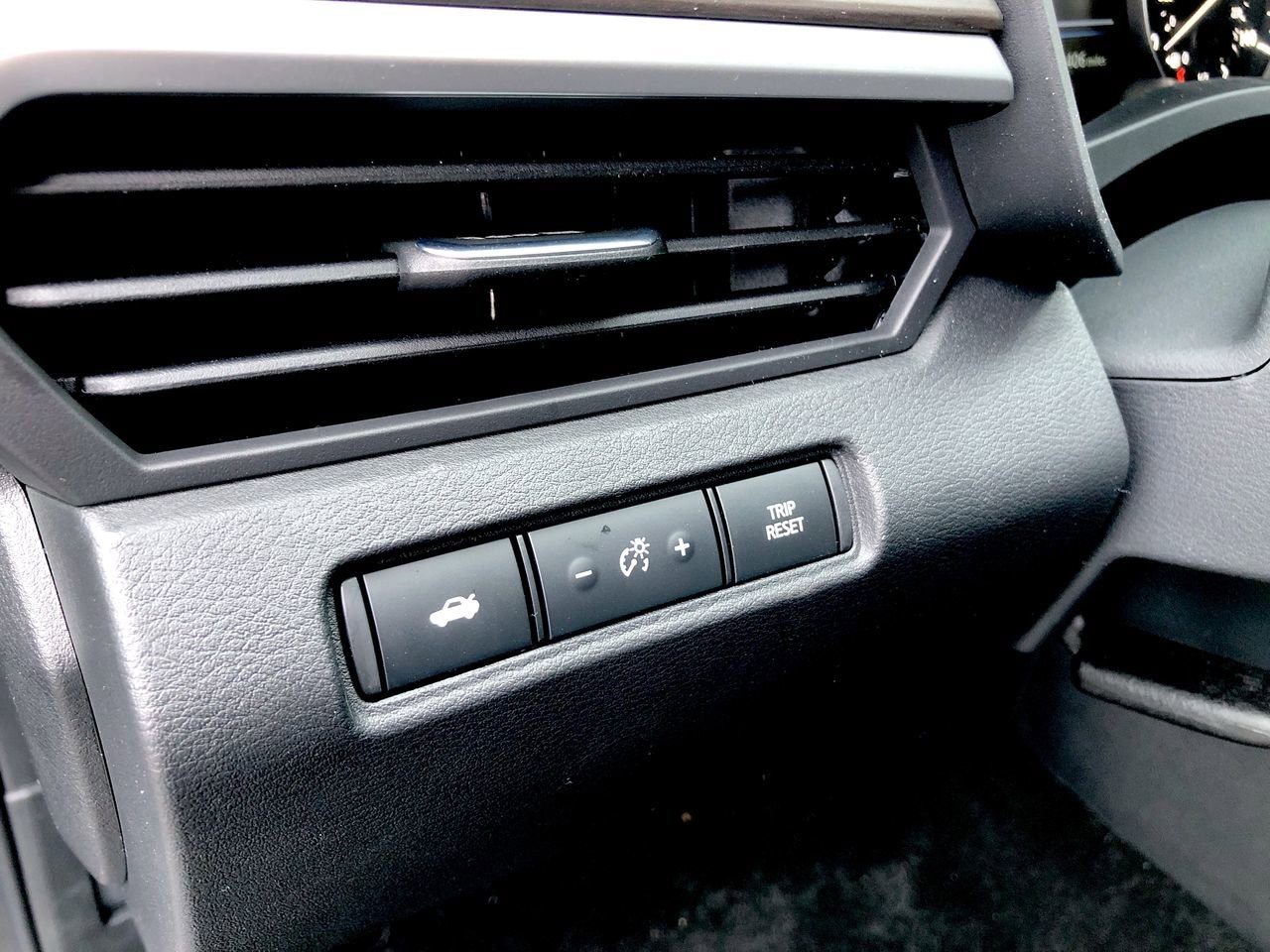 New 2025 Nissan Altima SV - photo - 17