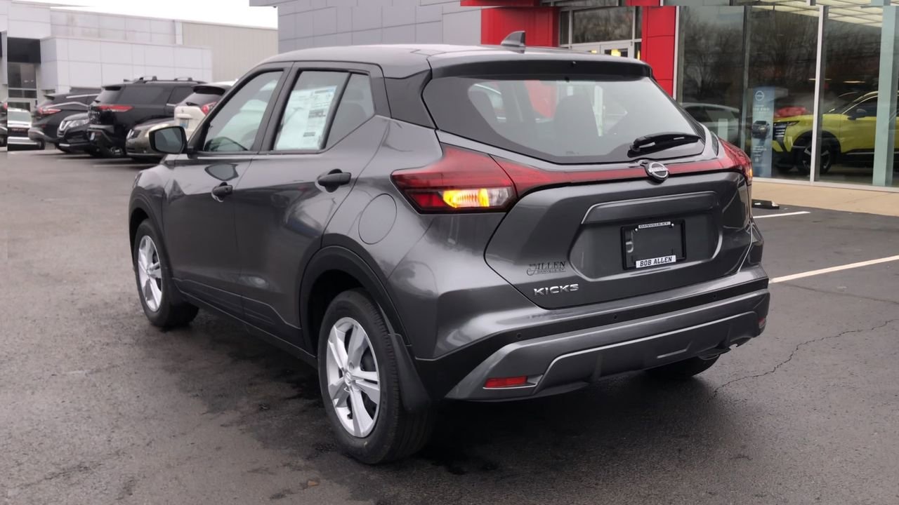 New 2025 Nissan Kicks Play S - photo - 5