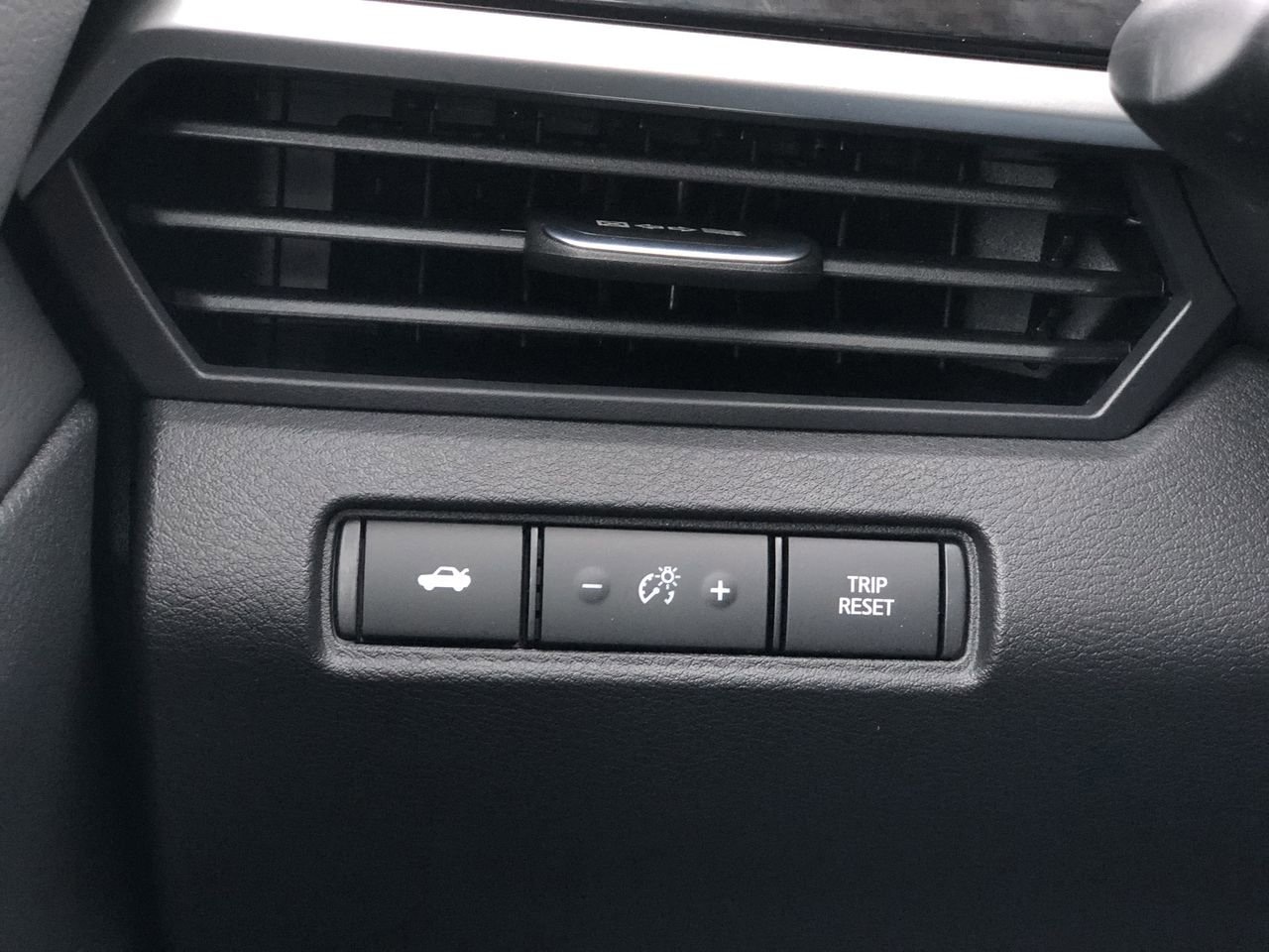 New 2025 Nissan Altima SR - photo - 17