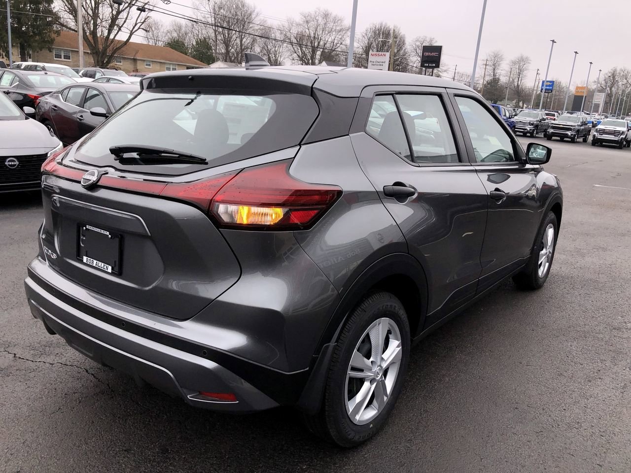 New 2025 Nissan Kicks Play S - photo - 12