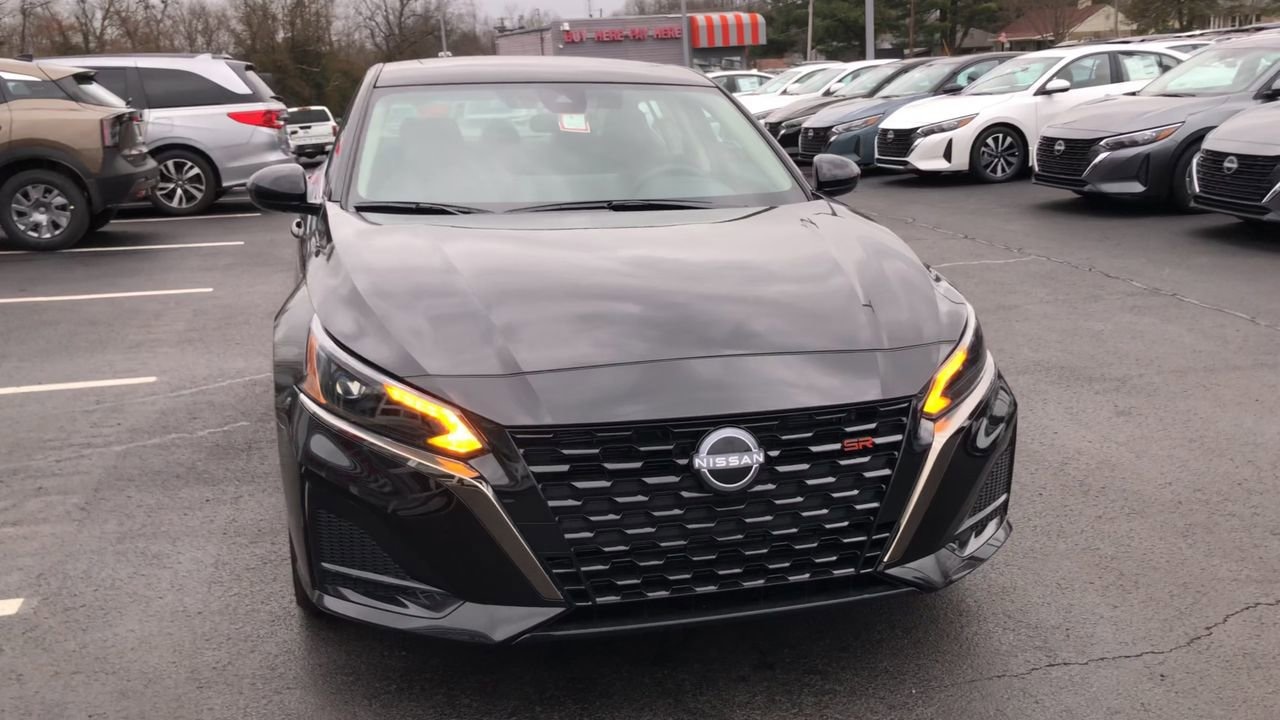 New 2025 Nissan Altima SR - photo - 2