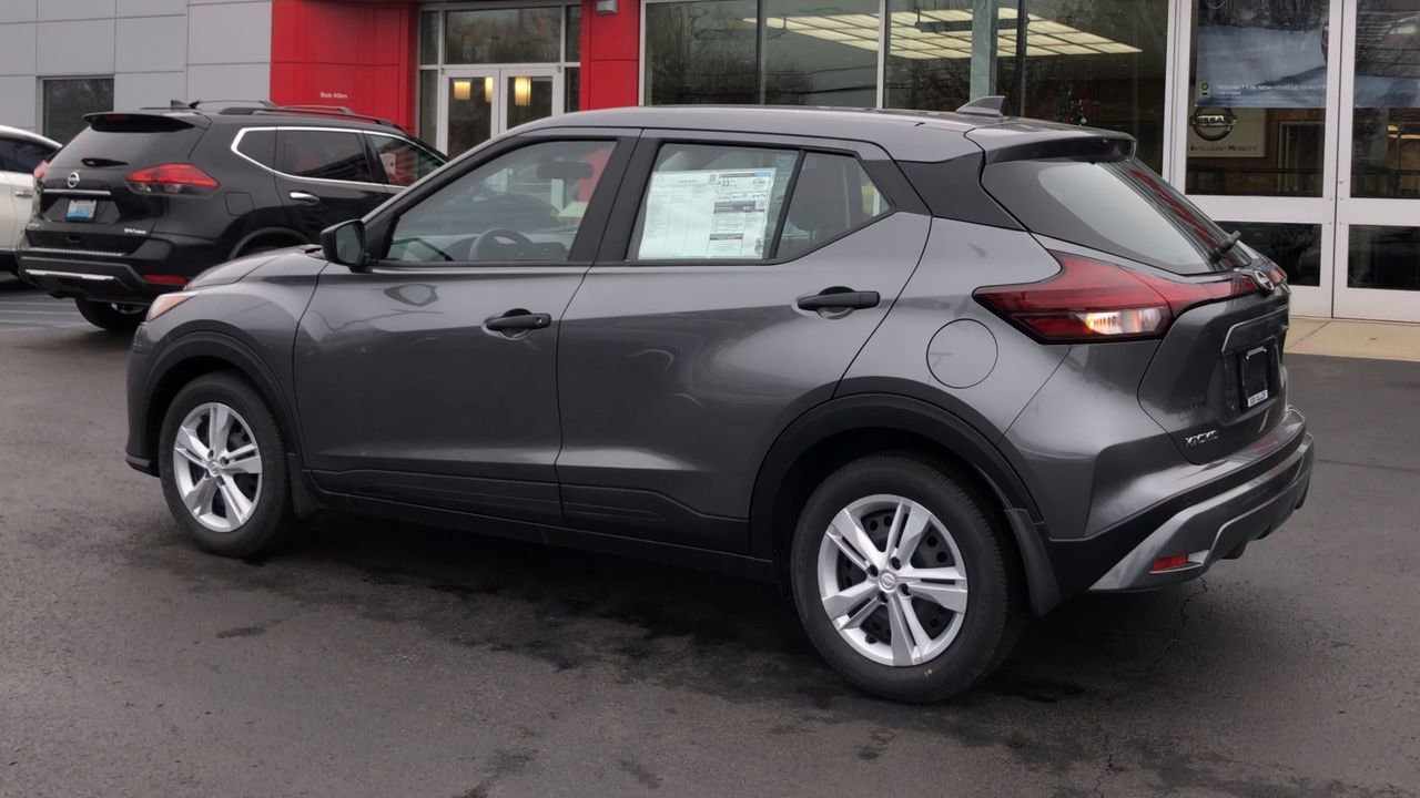 New 2025 Nissan Kicks Play S - photo - 4