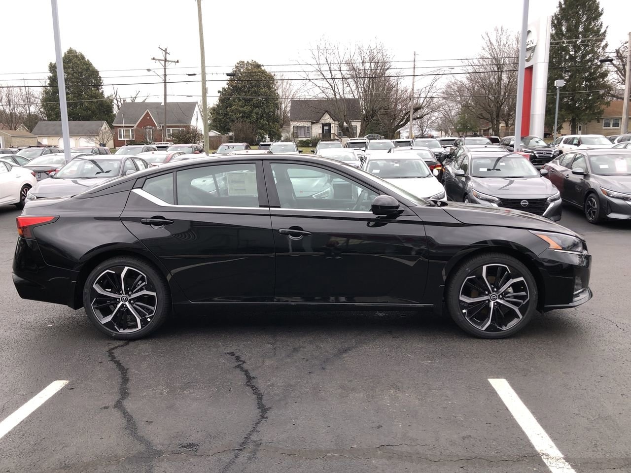 New 2025 Nissan Altima SR - photo - 13