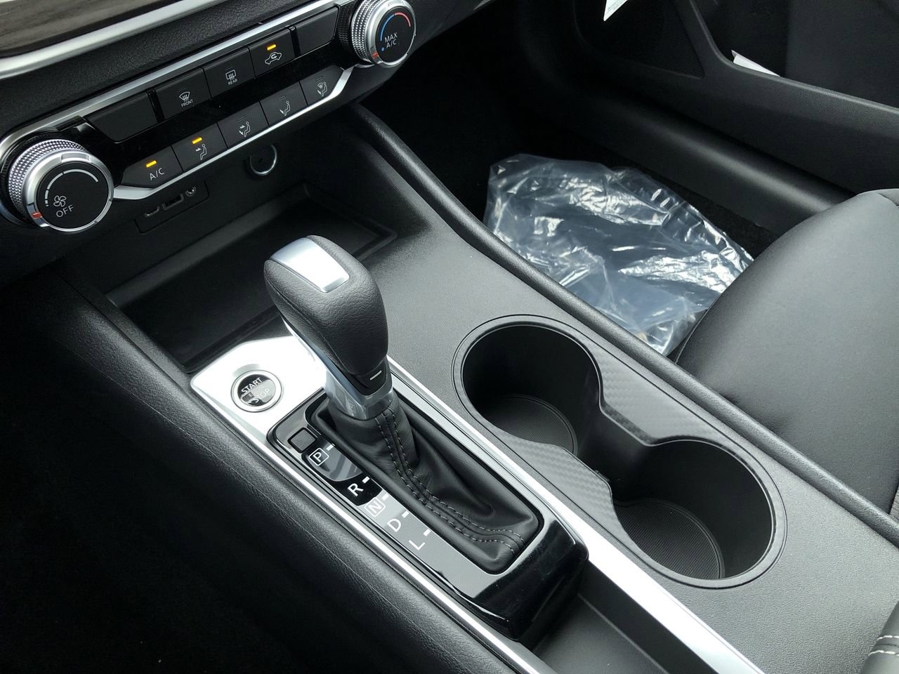 New 2025 Nissan Altima SV - photo - 26