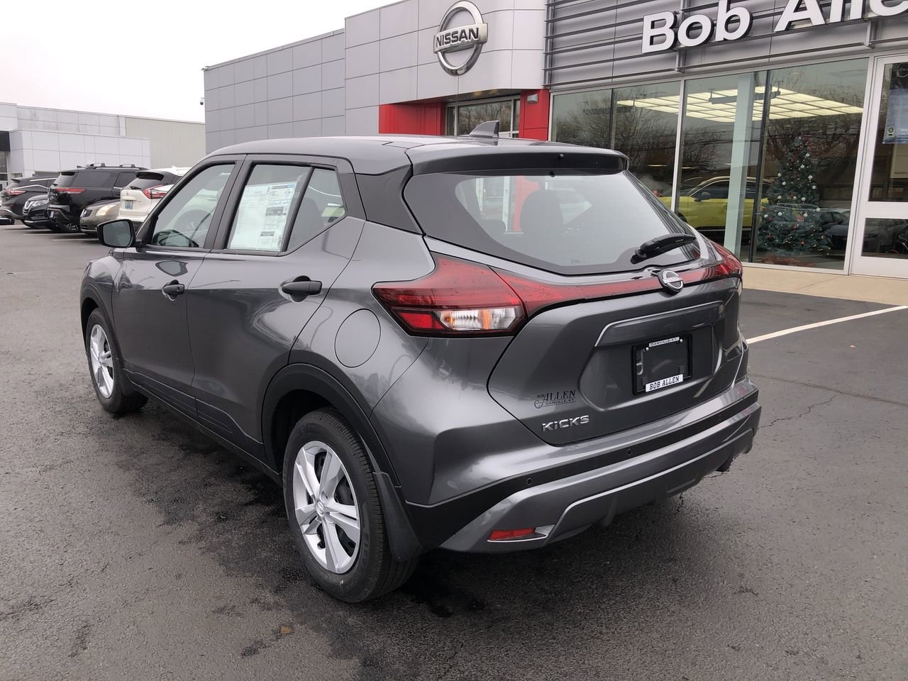 New 2025 Nissan Kicks Play S - photo - 11