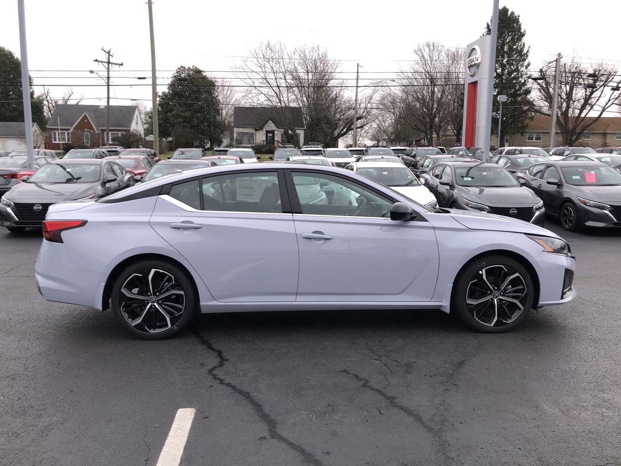 New 2025 Nissan Altima SR - photo - 13