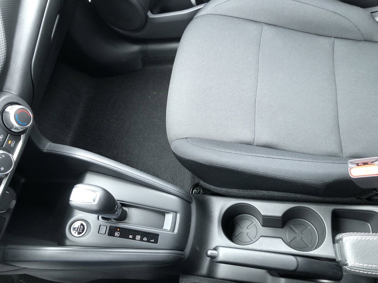 New 2025 Nissan Kicks Play S - photo - 24