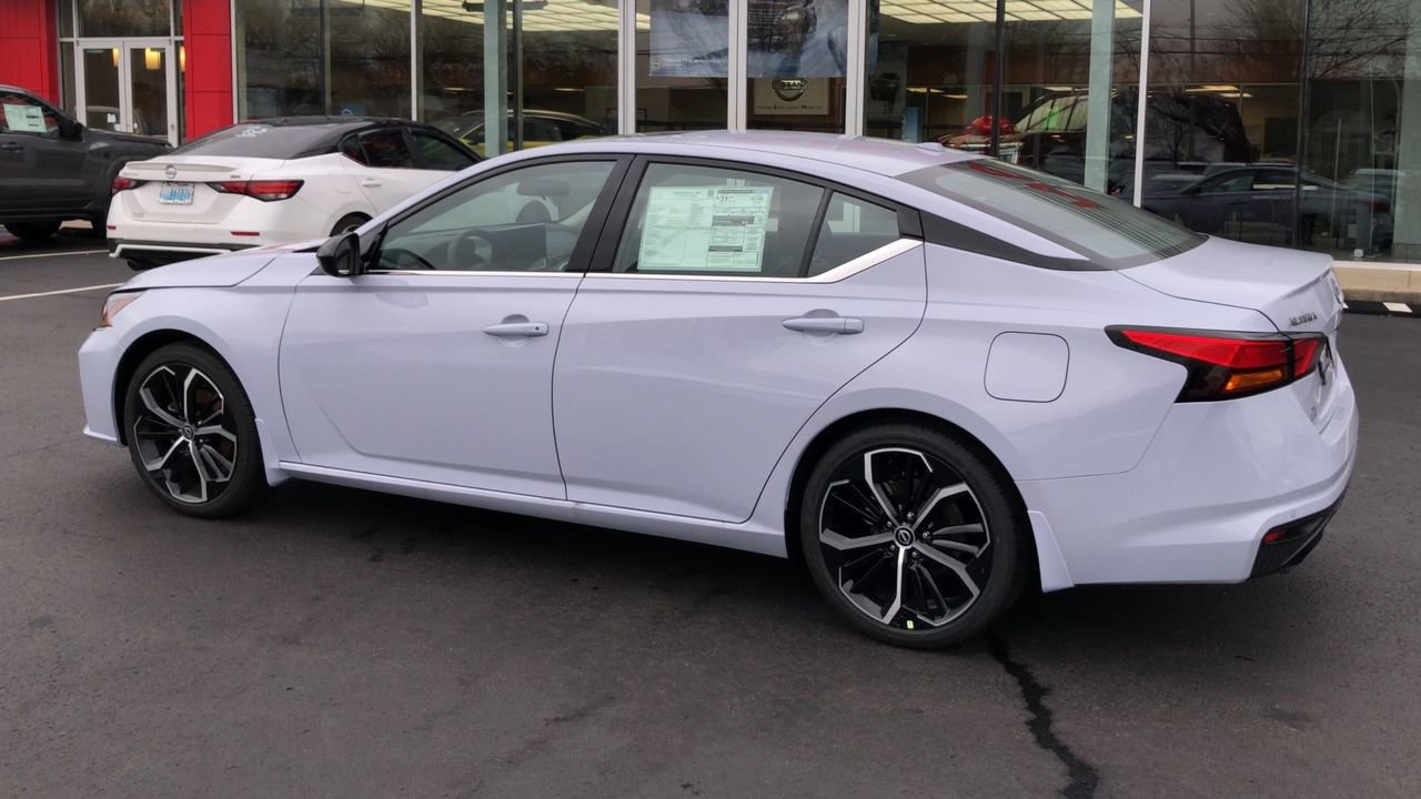 New 2025 Nissan Altima SR - photo - 4