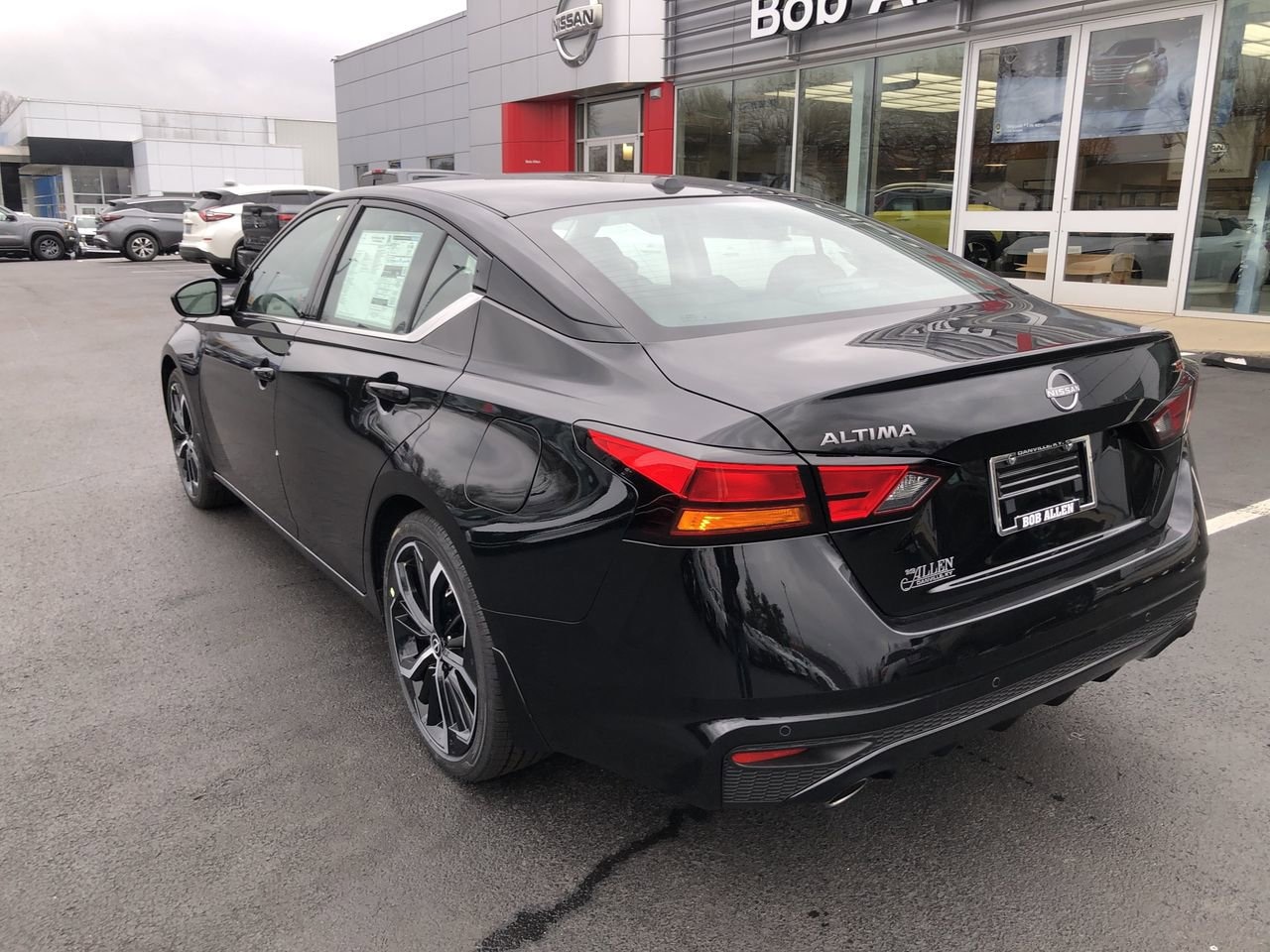 New 2025 Nissan Altima SR - photo - 11