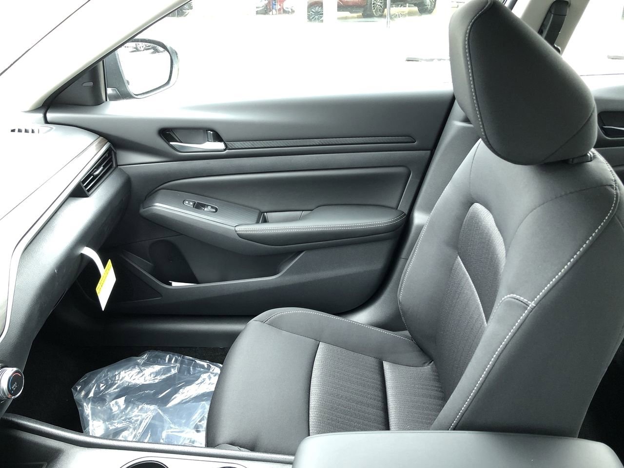 New 2025 Nissan Altima SV - photo - 30