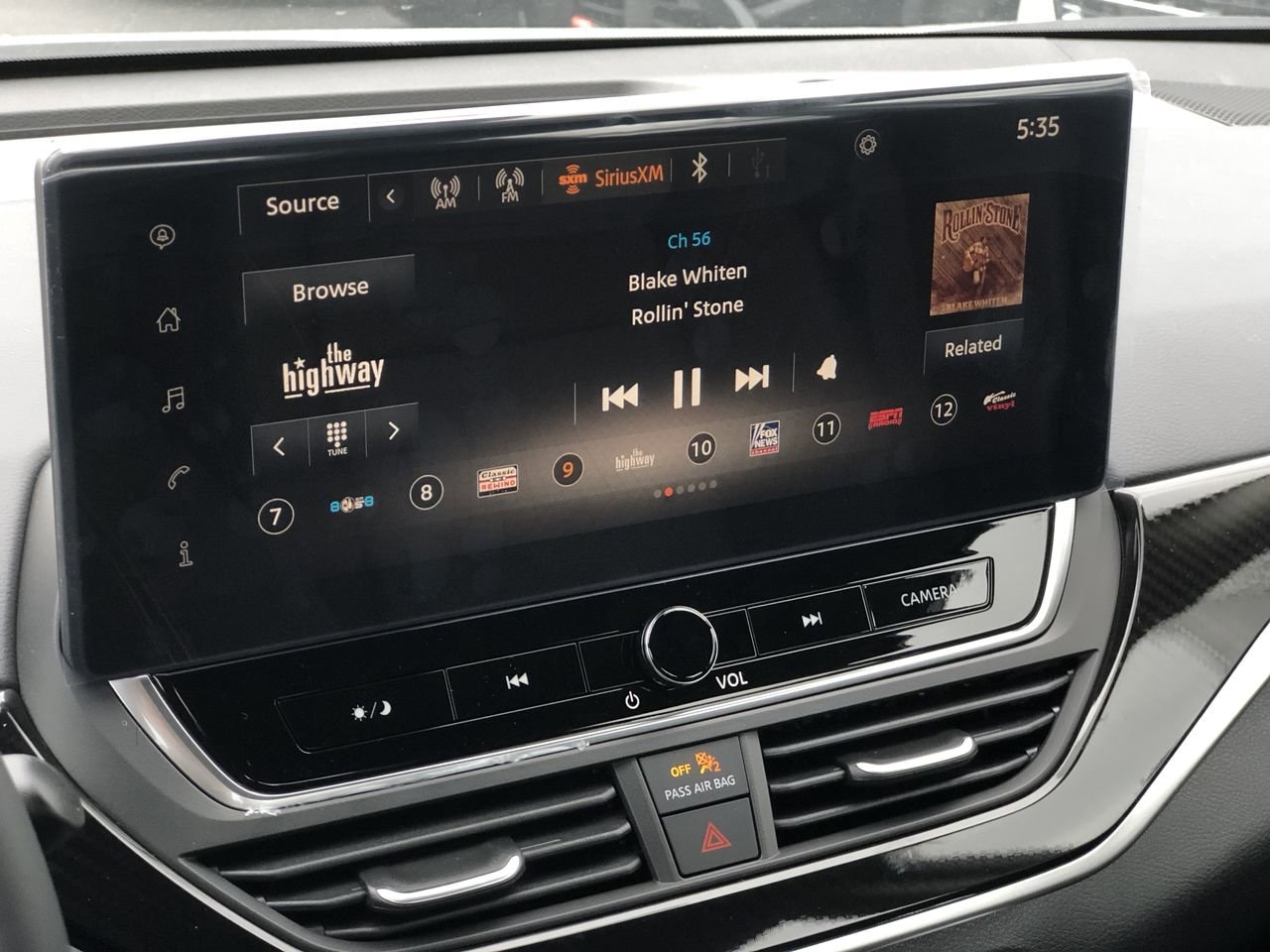 New 2025 Nissan Altima SR - photo - 27