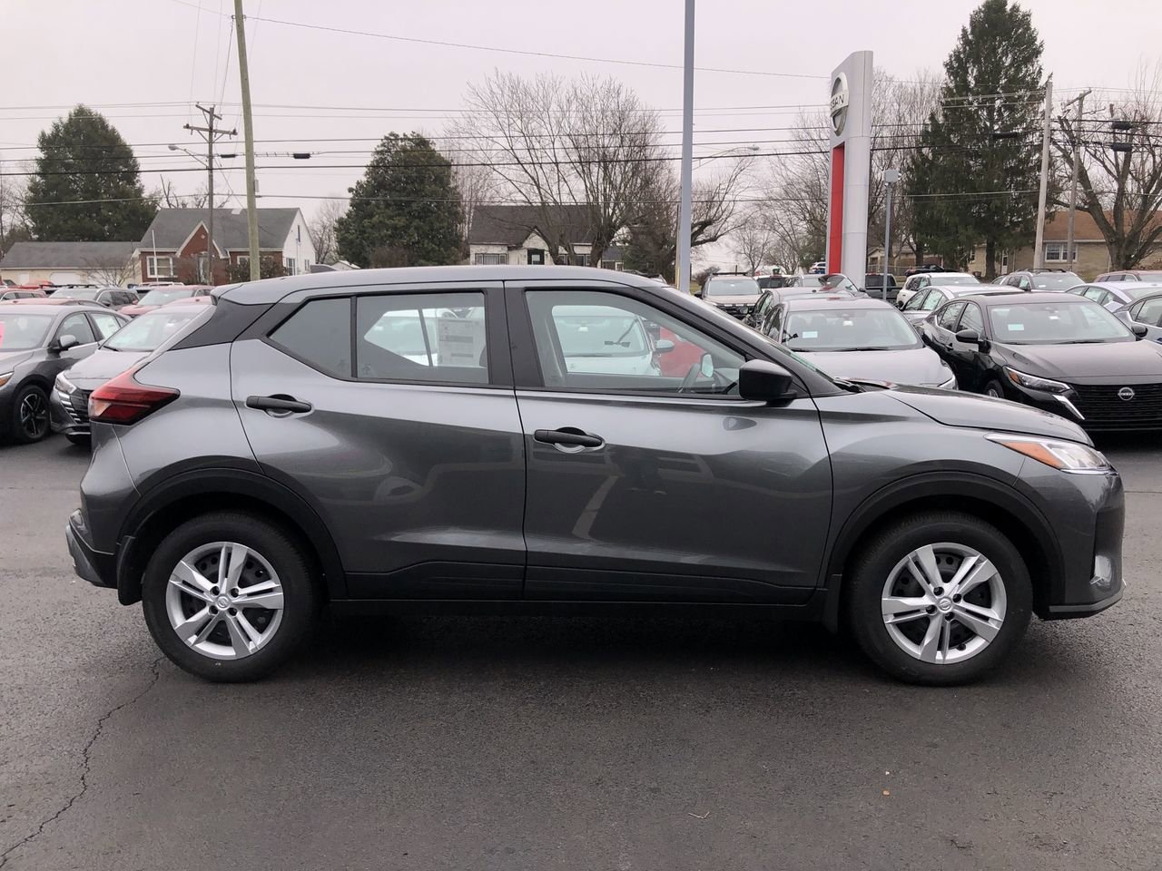 New 2025 Nissan Kicks Play S - photo - 13