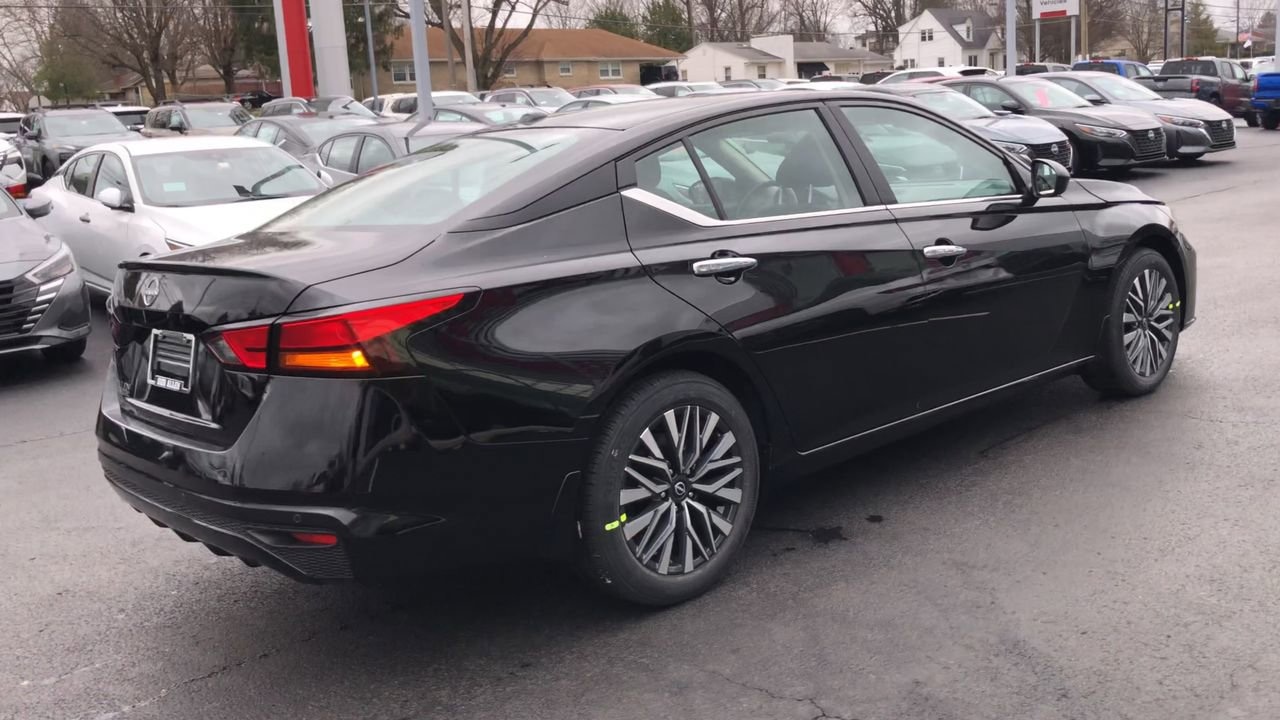 New 2025 Nissan Altima SV - photo - 7