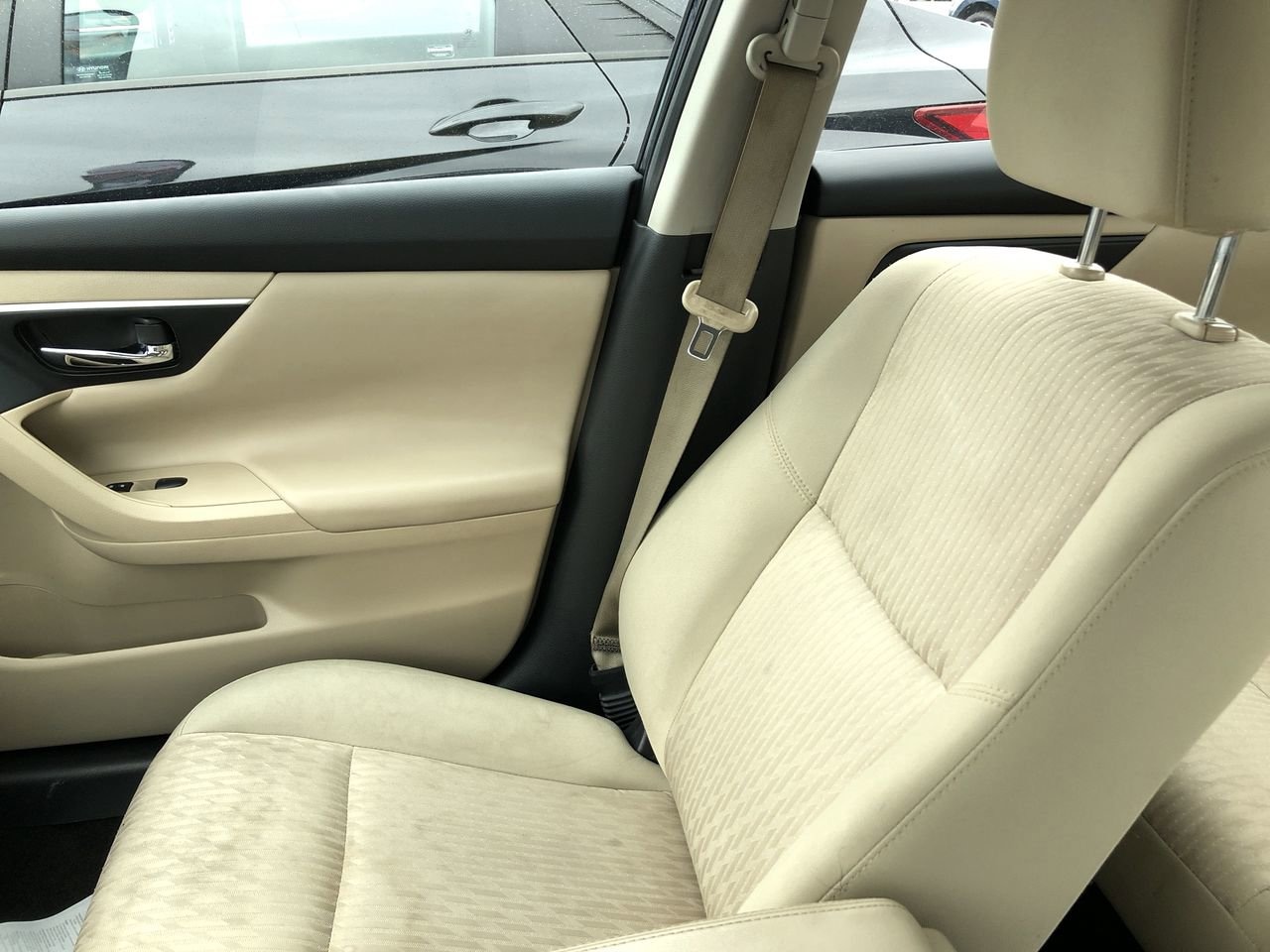 Pre-Owned 2016 Nissan Altima  - photo - 20