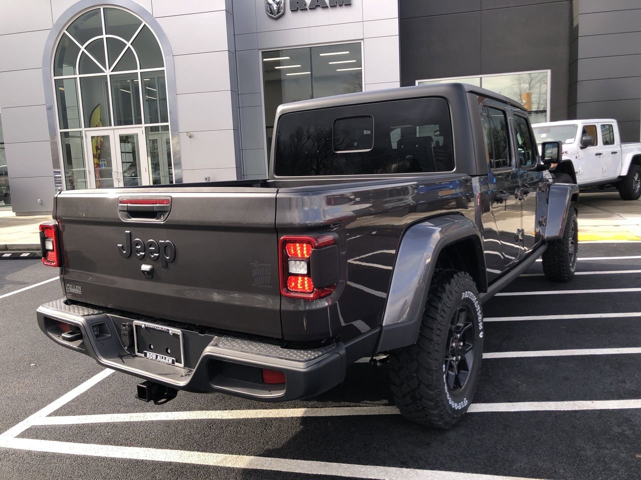 New 2026 Jeep Gladiator Willys - photo - 12