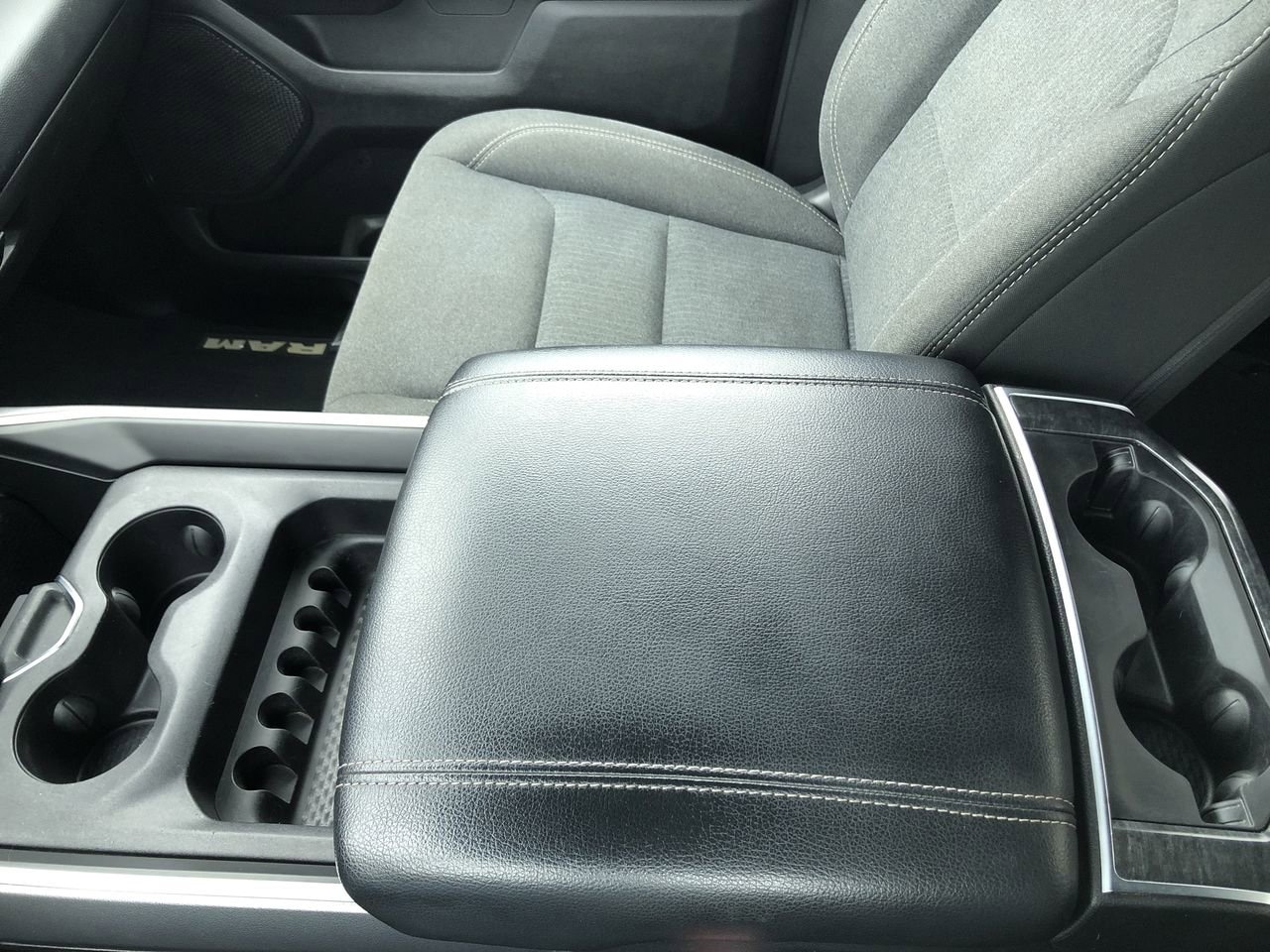 Pre-Owned 2019 Ram 1500  - photo - 16