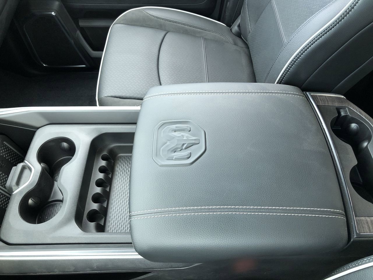 New 2026 Ram 2500 Laramie - photo - 24