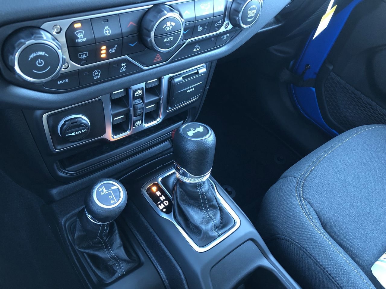 New 2026 Jeep Wrangler Sahara - photo - 25