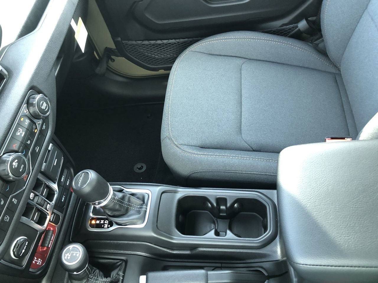 New 2026 Jeep Gladiator Willys - photo - 24