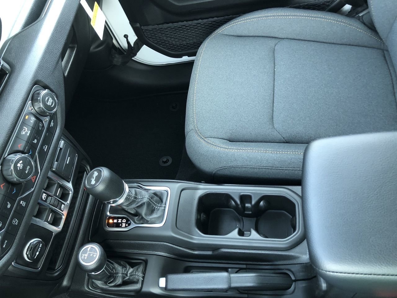 New 2026 Jeep Wrangler Sport S - photo - 24