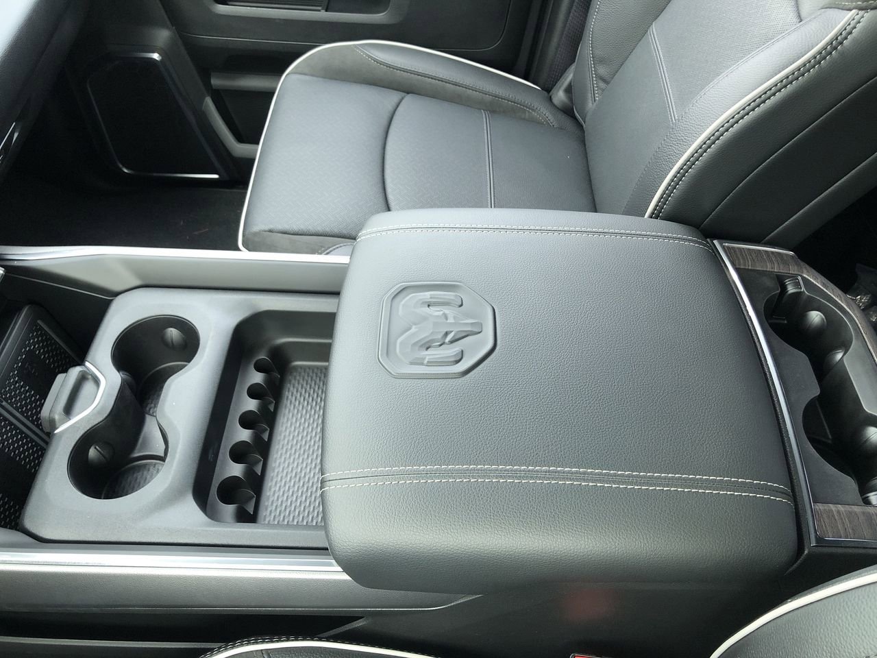 New 2026 Ram 2500 Laramie - photo - 16