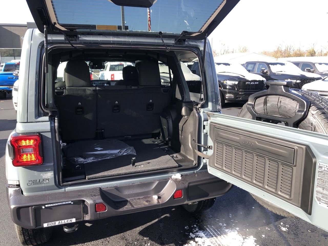 New 2026 Jeep Wrangler Sahara - photo - 8