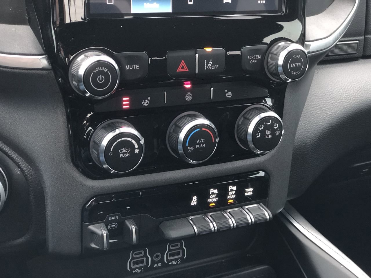 Pre-Owned 2025 Ram 1500  - photo - 28