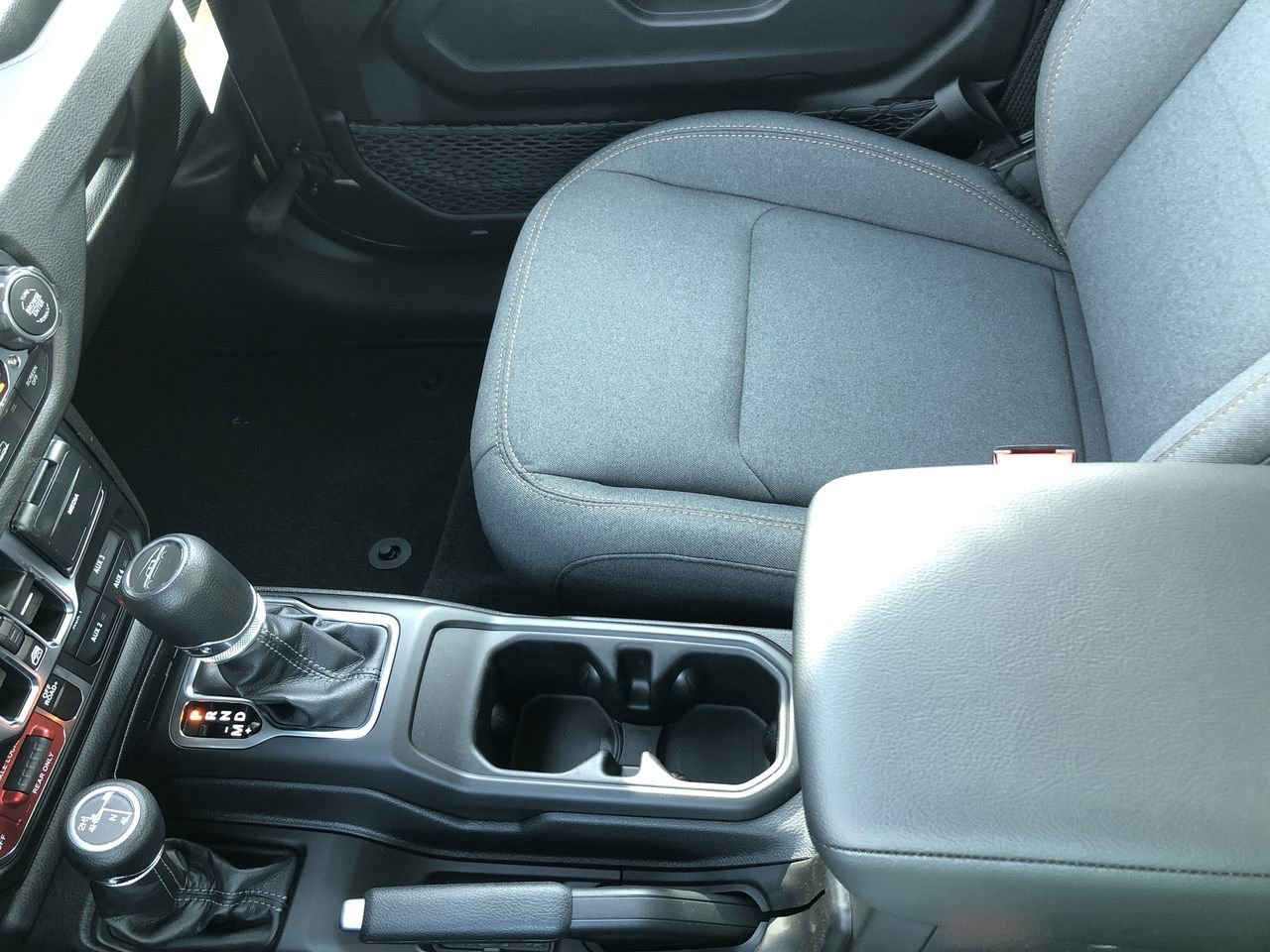 New 2026 Jeep Gladiator Willys - photo - 24