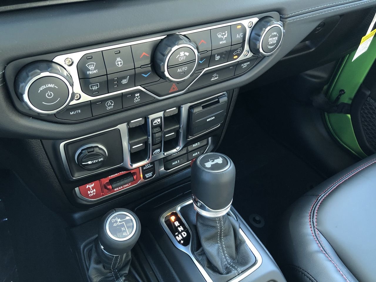 New 2026 Jeep Wrangler Rubicon - photo - 17