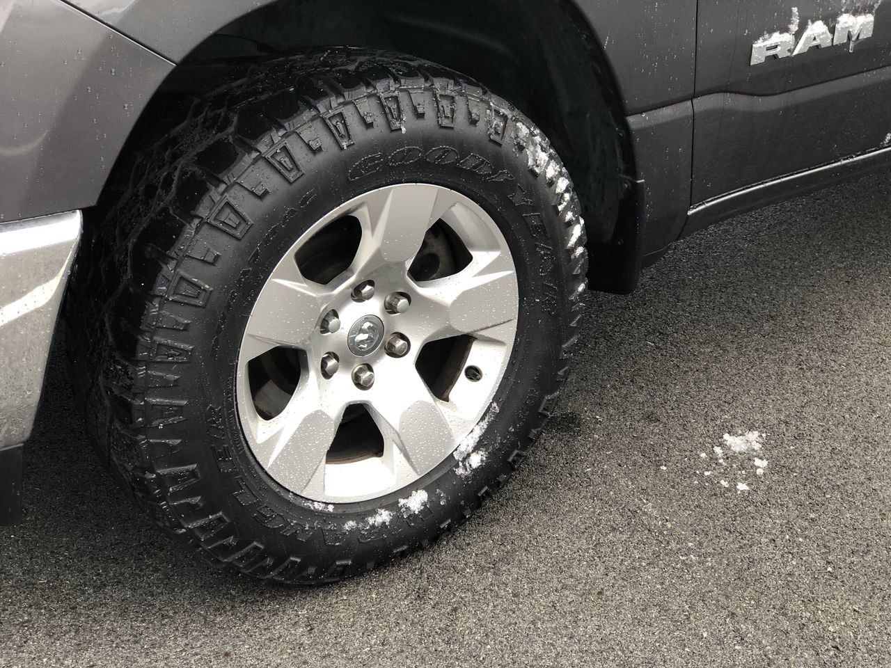 Pre-Owned 2019 Ram 1500  - photo - 1